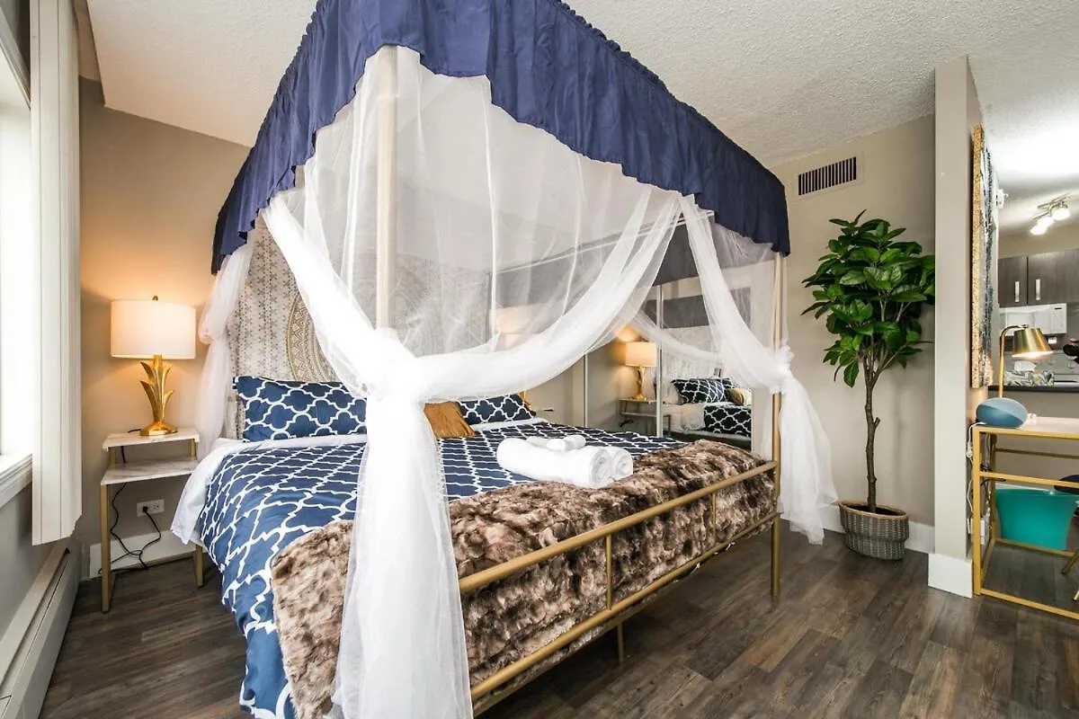 Roger'S Place King Bed Studio Downtown Edmonton 0*,  Canada