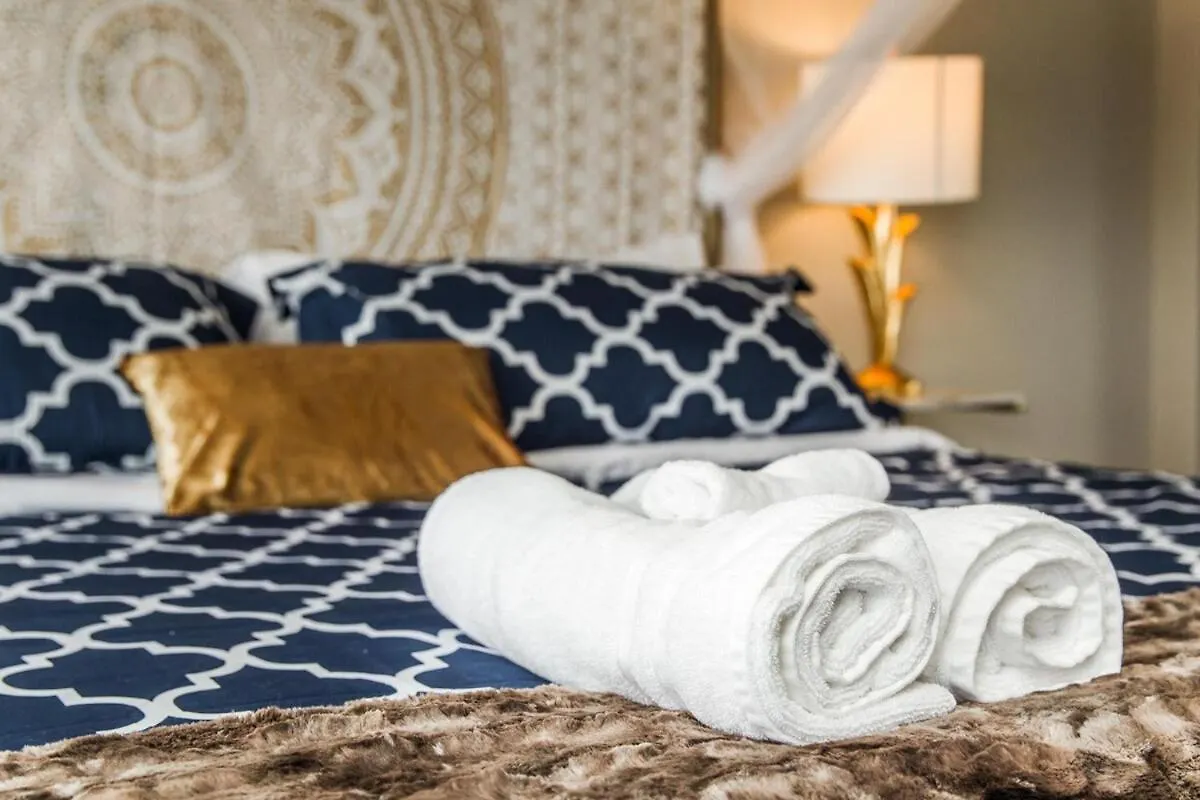 Roger'S Place King Bed Studio Downtown Edmonton Apartment