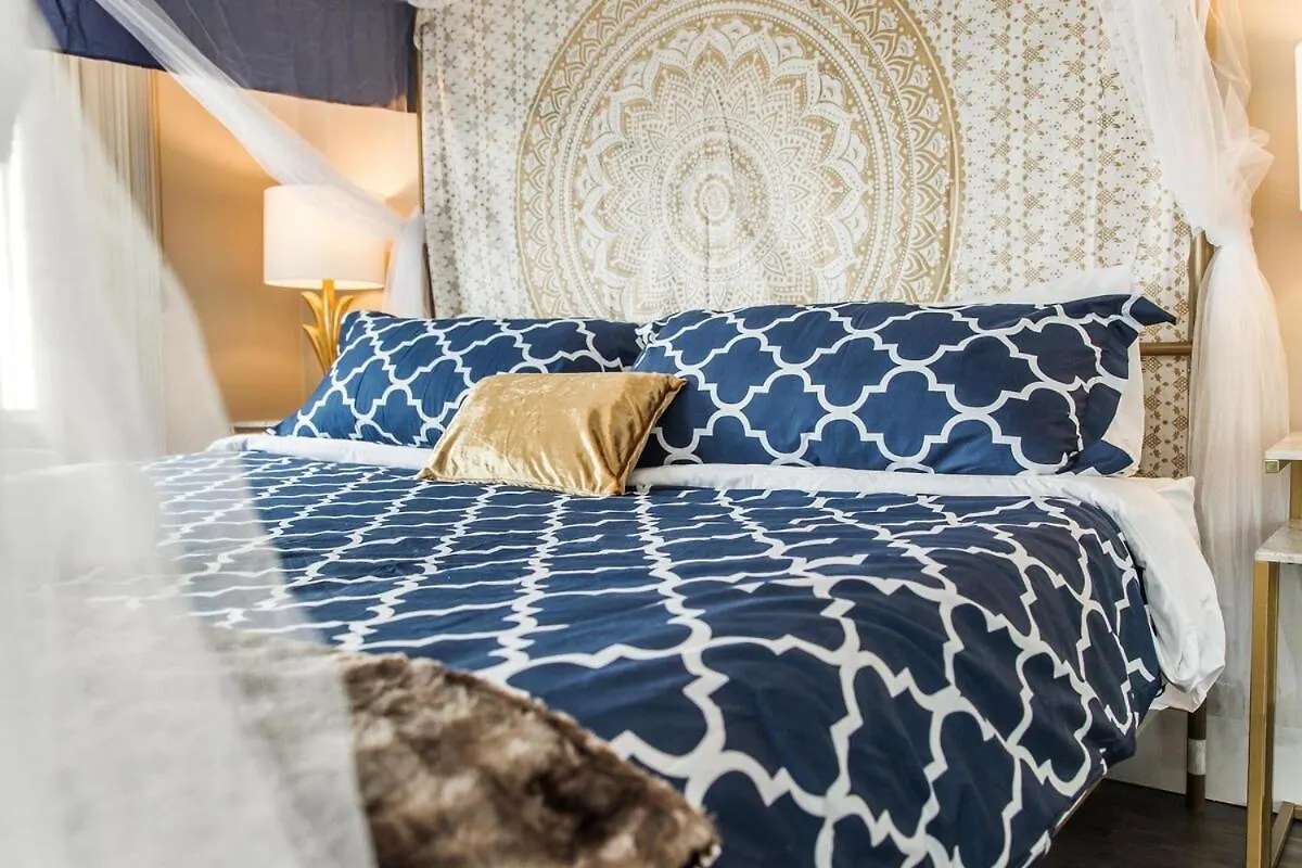 Roger'S Place King Bed Studio Downtown Edmonton Apartment