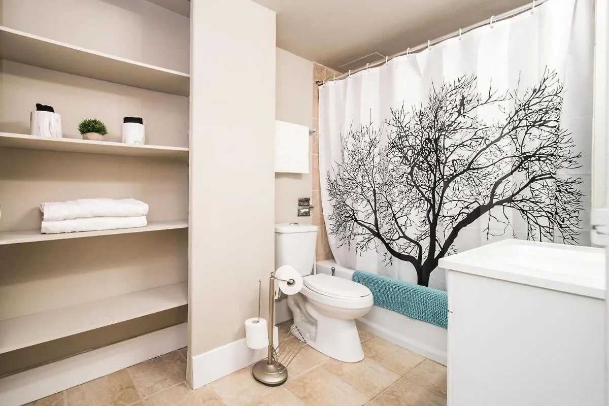 Roger'S Place King Bed Studio Downtown Edmonton Apartment